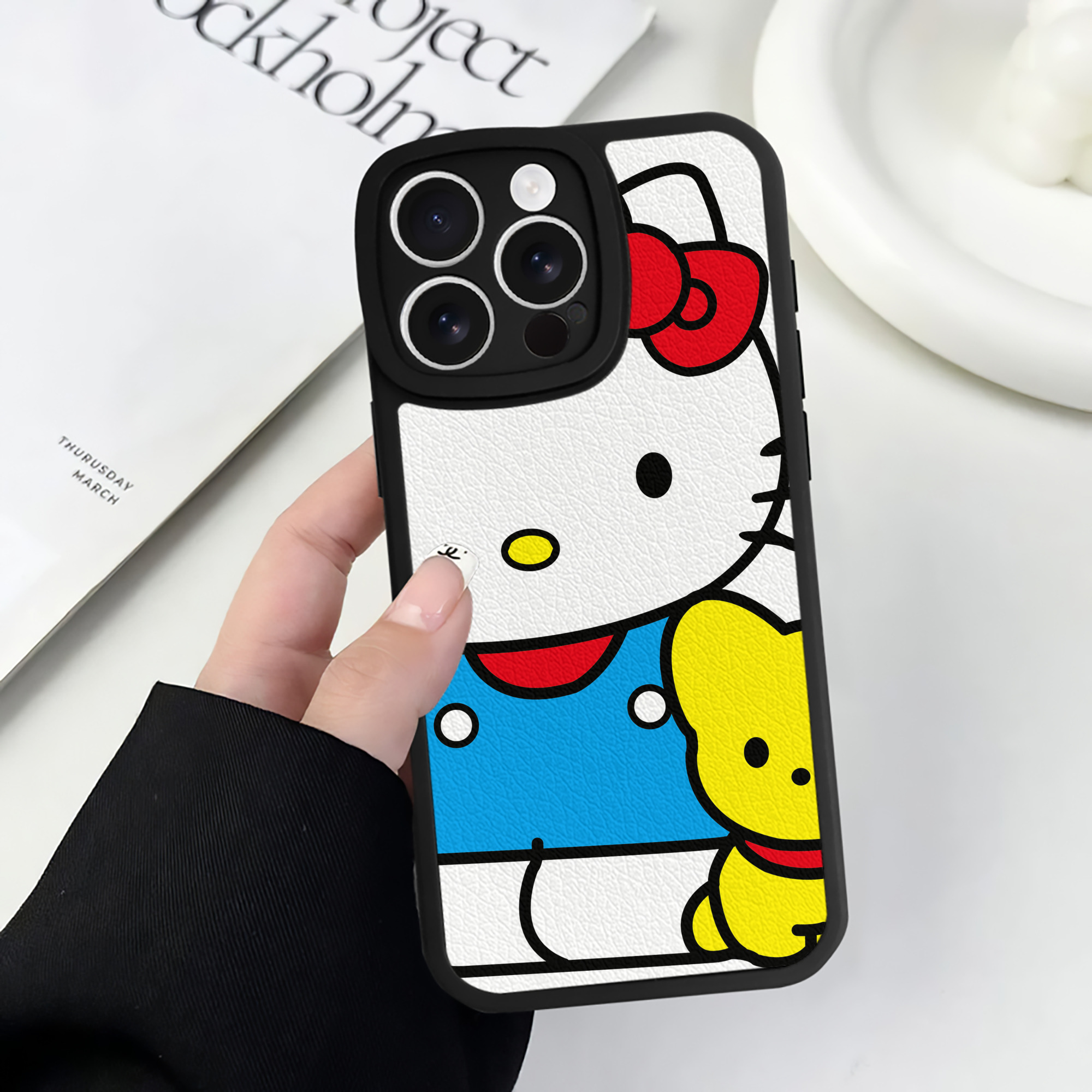 （画像用） Hello Kitty ハローキティ 【iPhone 16シリーズ対応】シリコンスマホケース（レザー調） 材質：シリコン